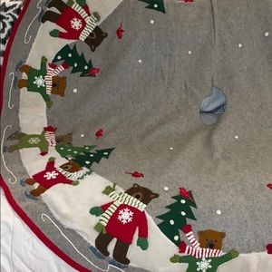 Crate & Barrel skating bears tree 🌲 skirt